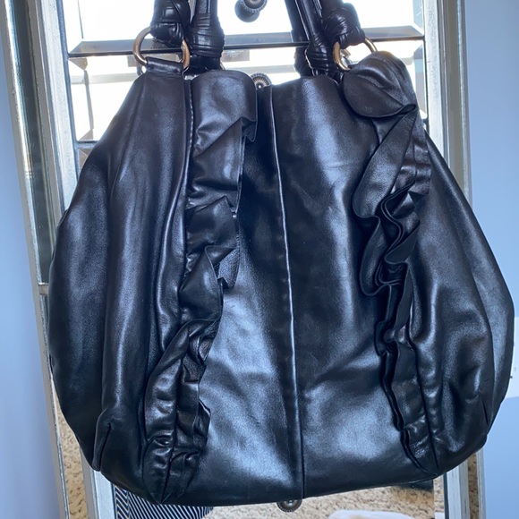 Prada ruffled black leather hobo tote bag - Picture 4 of 14